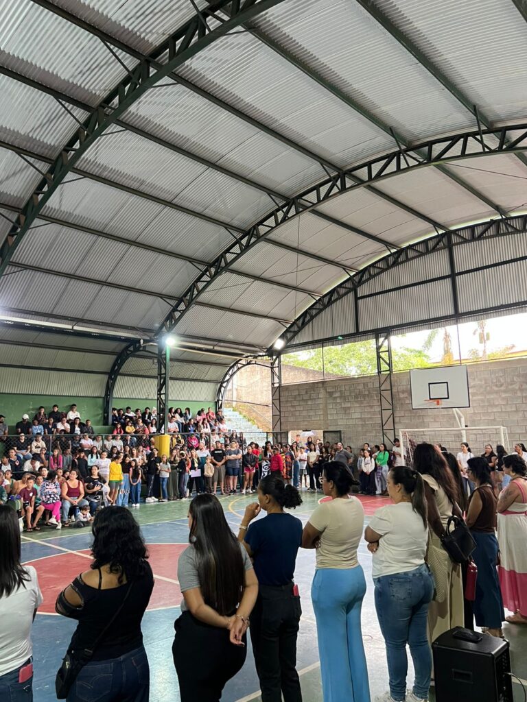 ENTREGA DE UNIFORMES